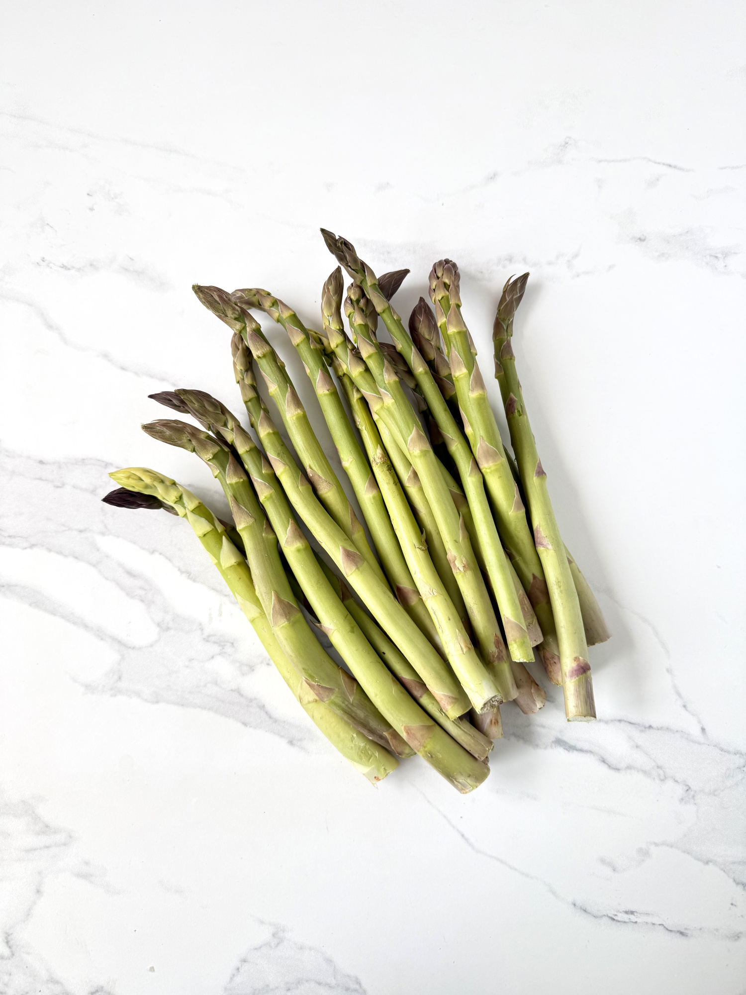 Спаржа зеленая свежая