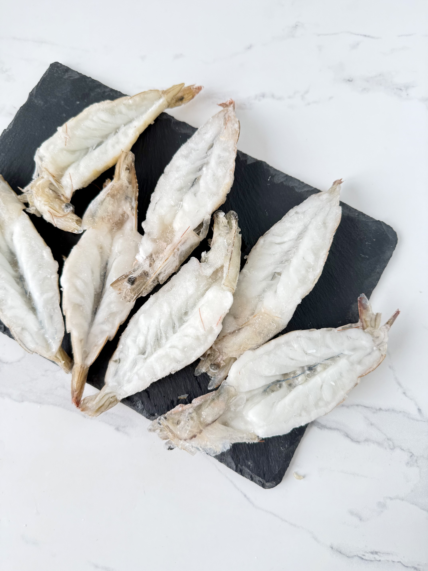 Креветки ваннамей свежемороженые в панцире 20/30 ("бабочка")