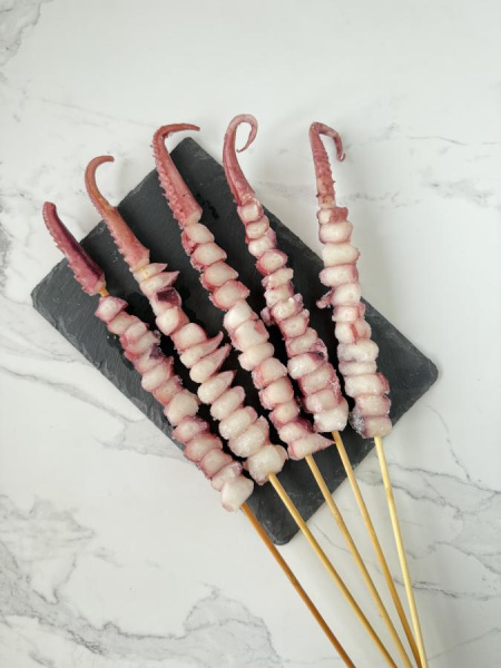 Щупальца гигантского кальмара на шпажке 